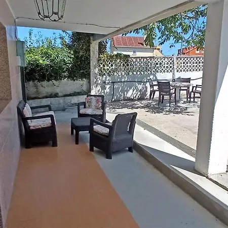 Casa Maximo En Con Patio Y Aparcamiento Vigo